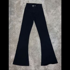 Hollister Ultra High-Rise V-Waist Flared Leggings